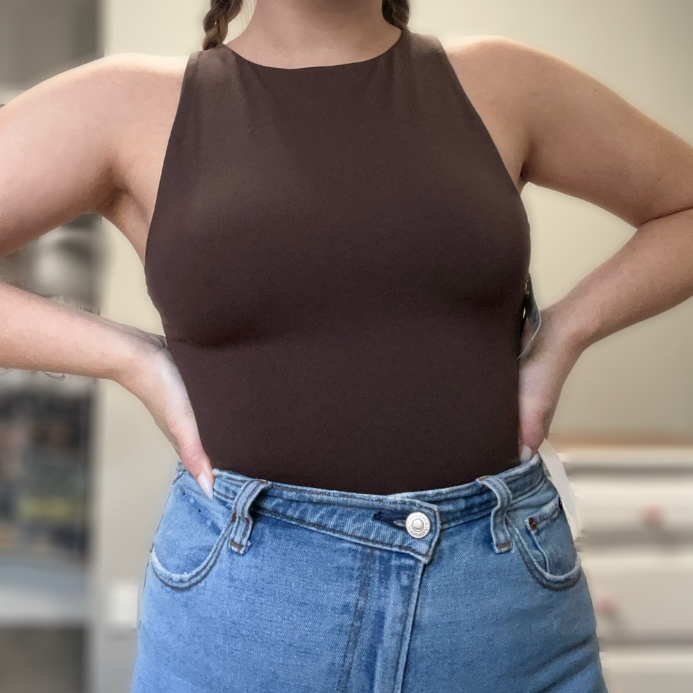 Aritzia Babaton Contour 90s Bodysuit
